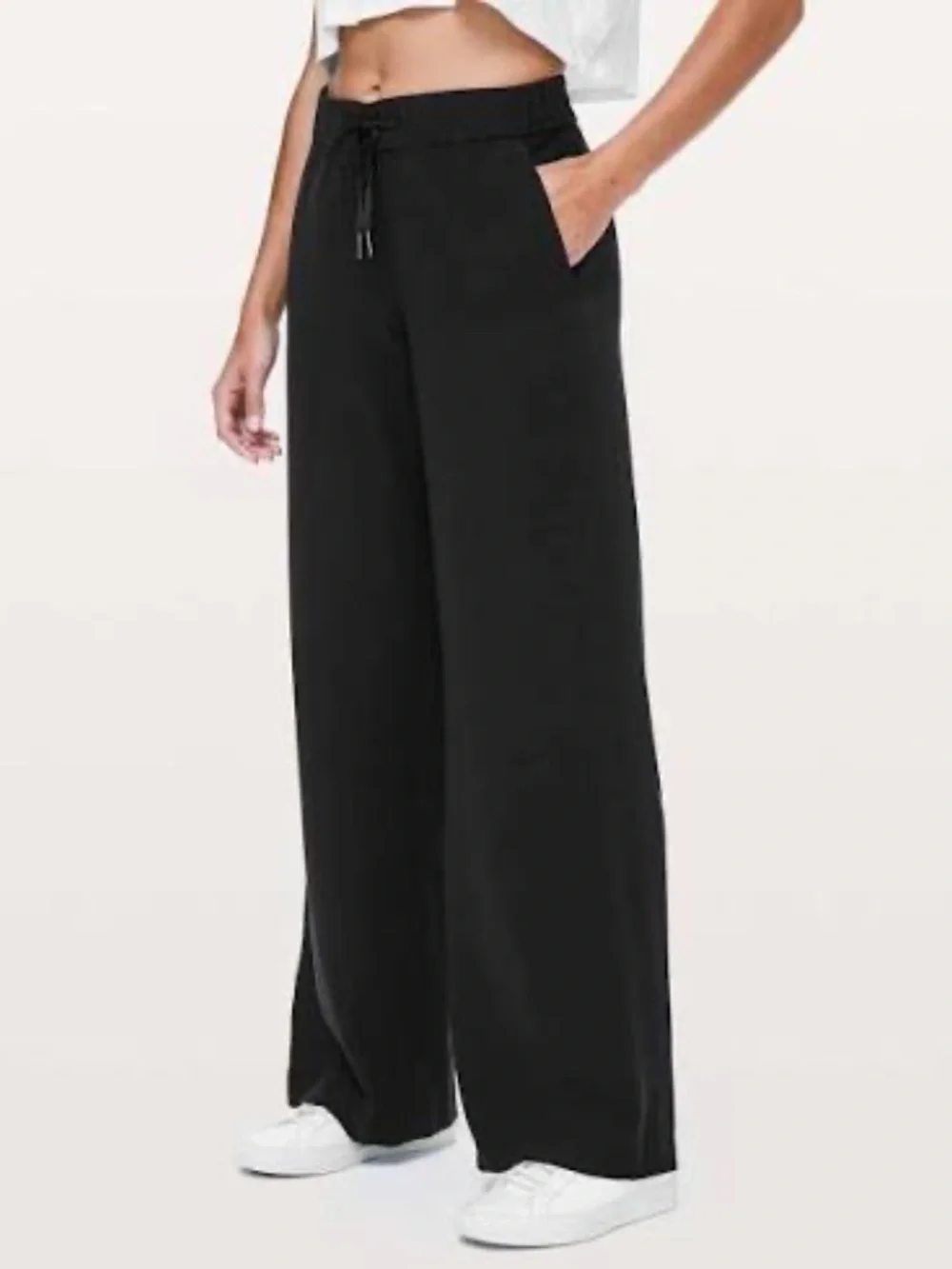Lululemon On The Fly Wide Leg Woven 31.5” Black BLK Size 6 NWT